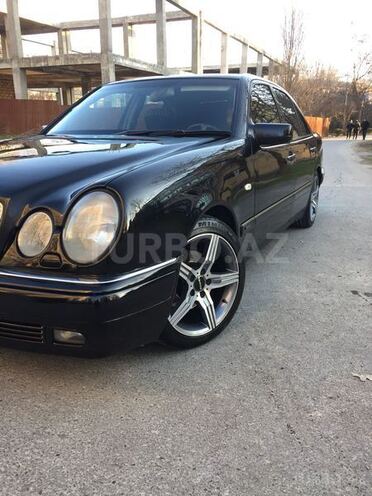 Mercedes E 240 1999, 220,000 km - 2.4 л - Mingəçevir