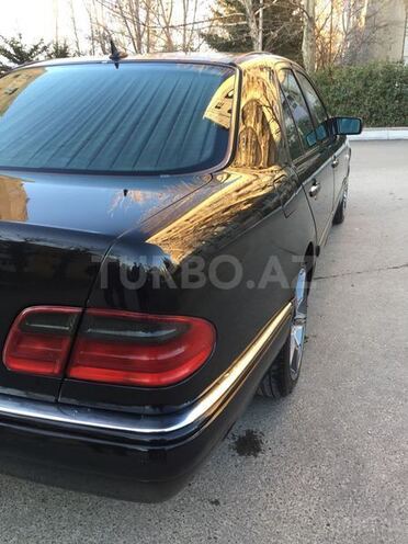 Mercedes E 240 1999, 220,000 km - 2.4 л - Mingəçevir