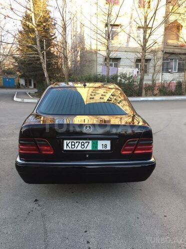 Mercedes E 240 1999, 220,000 km - 2.4 л - Mingəçevir