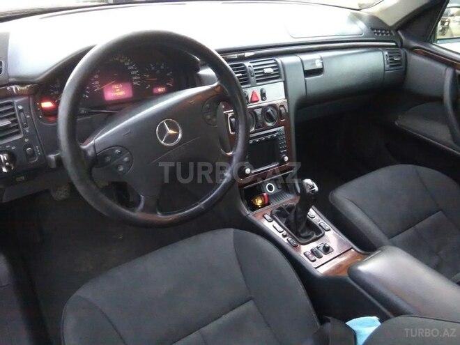 Mercedes E 220 2001, 779,981 km - 2.2 л - Saatlı