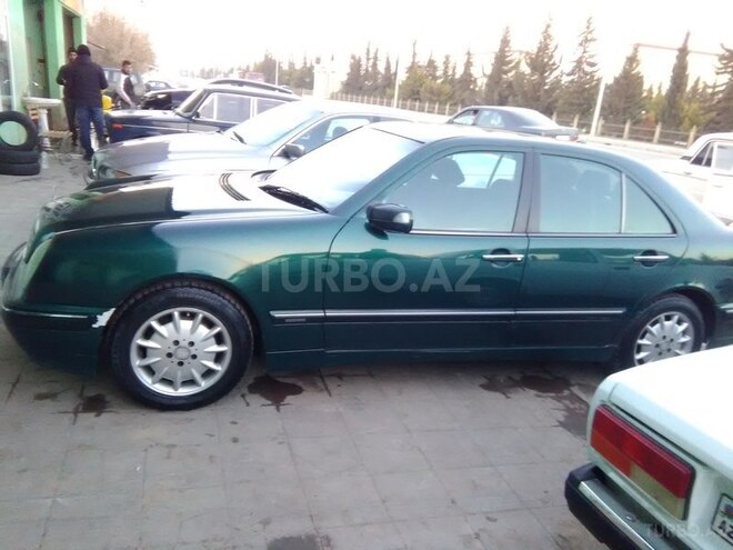 Mercedes E 220 2001, 779,981 km - 2.2 л - Saatlı