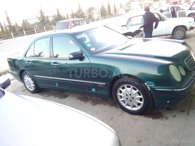 Mercedes E 220 2001, 779,981 km - 2.2 л - Saatlı