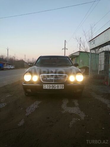 Mercedes E 200 2001, 256,815 km - 2.0 l - Saatlı