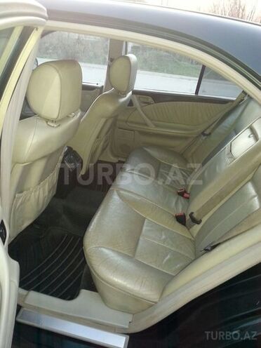 Mercedes E 200 2001, 256,815 km - 2.0 l - Saatlı