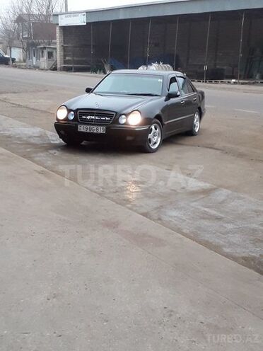 Mercedes E 200 2001, 256,815 km - 2.0 l - Saatlı
