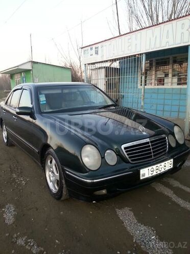 Mercedes E 200 2001, 256,815 km - 2.0 l - Saatlı