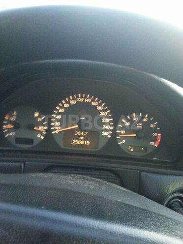 Mercedes E 200 2001, 256,815 km - 2.0 l - Saatlı