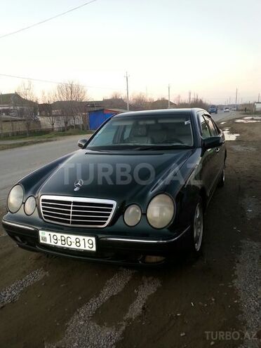 Mercedes E 200 2001, 256,815 km - 2.0 l - Saatlı