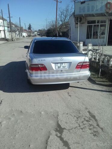 Mercedes E 320 2001, 245,000 km - 3.2 l - Xudat