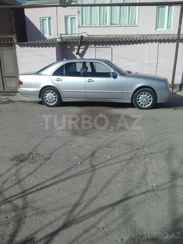 Mercedes E 320 2001, 245,000 km - 3.2 l - Xudat