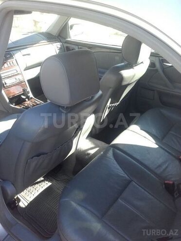 Mercedes E 320 2001, 245,000 km - 3.2 l - Xudat