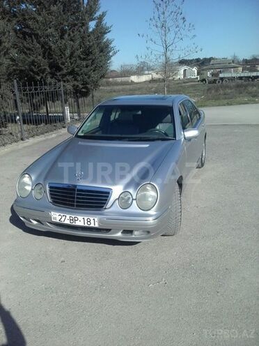 Mercedes E 320 2001, 245,000 km - 3.2 l - Xudat