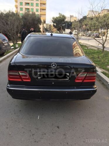 Mercedes E 240 2000, 295,000 km - 2.6 l - Bakı