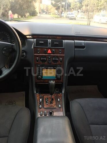 Mercedes E 240 2000, 295,000 km - 2.6 l - Bakı
