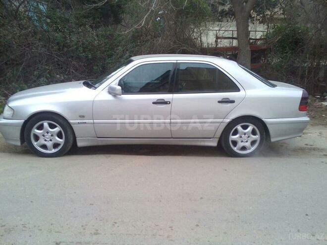 Mercedes C 200 2000, 208,000 km - 2.0 л - Bakı