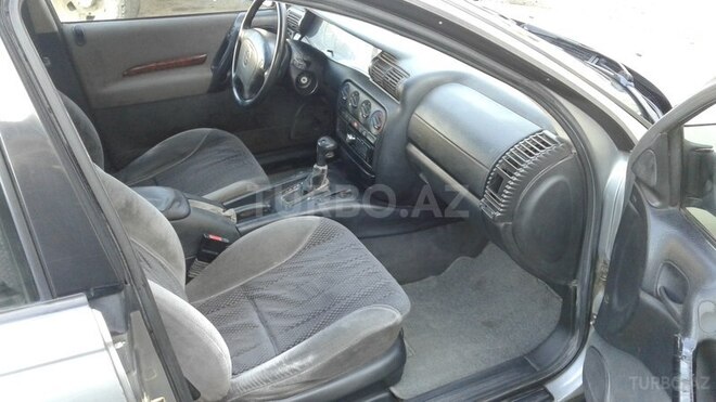 Opel Omega 1994, 300,000 km - 2.0 l - Quba
