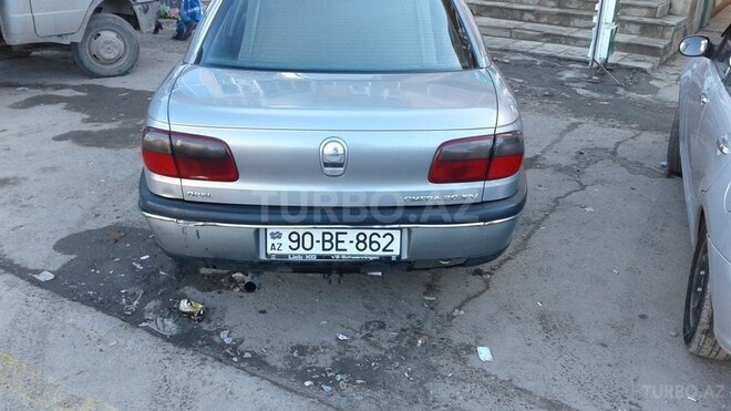 Opel Omega 1994, 300,000 km - 2.0 l - Quba