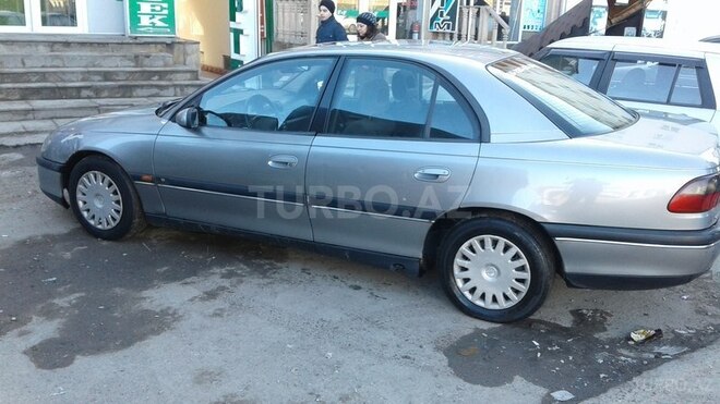 Opel Omega 1994, 300,000 km - 2.0 l - Quba