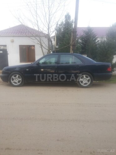 Mercedes E 280 1999, 231,000 km - 2.8 l - Biləsuvar