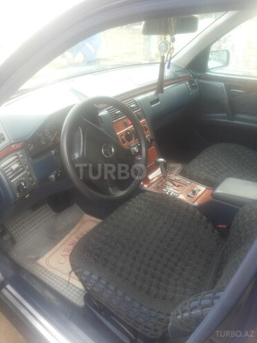 Mercedes E 280 1999, 231,000 km - 2.8 l - Biləsuvar