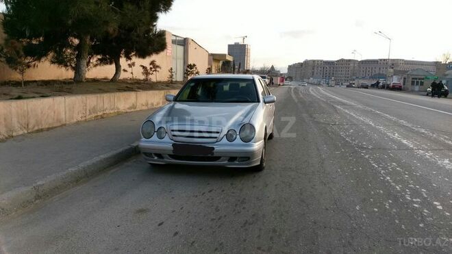 Mercedes E 220 1999, 380,000 km - 2.2 l - Bakı