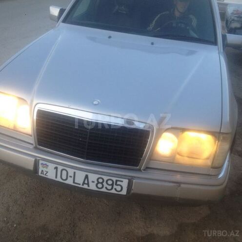 Mercedes E 280 1993, 372,528 km - 2.8 l - Bakı