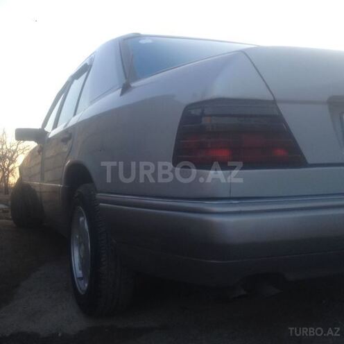 Mercedes E 280 1993, 372,528 km - 2.8 l - Bakı