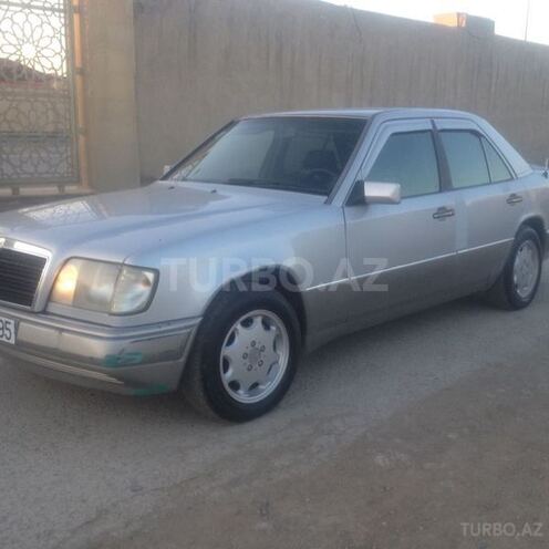 Mercedes E 280 1993, 372,528 km - 2.8 l - Bakı