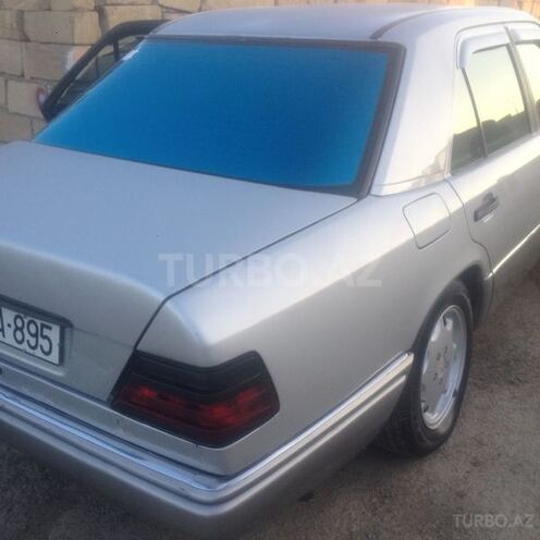 Mercedes E 280 1993, 372,528 km - 2.8 l - Bakı