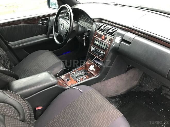 Mercedes E 230 1995, 250,000 km - 2.3 l - Sumqayıt