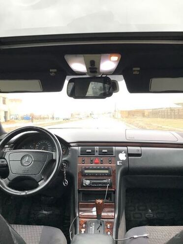 Mercedes E 230 1995, 250,000 km - 2.3 l - Sumqayıt