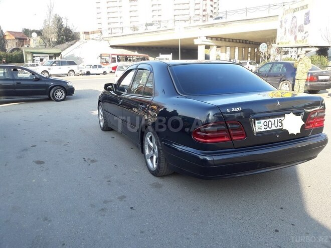 Mercedes E 220 2000, 272,000 km - 2.2 l - Bakı