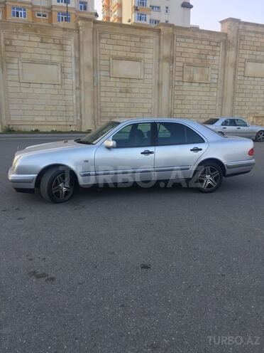 Mercedes E 220 1999, 238,123 km - 2.2 l - Bakı