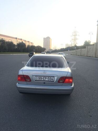 Mercedes E 220 1999, 238,123 km - 2.2 l - Bakı