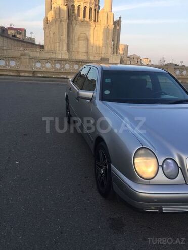 Mercedes E 220 1999, 238,123 km - 2.2 l - Bakı