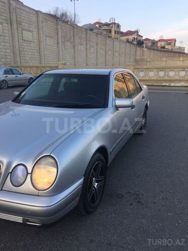 Mercedes E 220 1999, 238,123 km - 2.2 l - Bakı