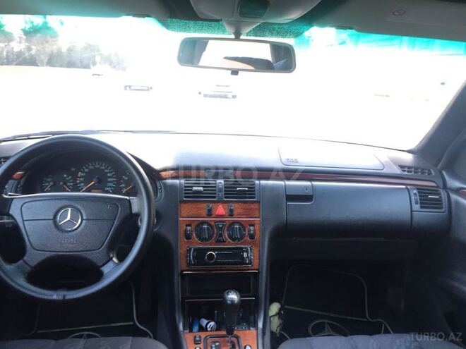 Mercedes E 220 1999, 238,123 km - 2.2 l - Bakı