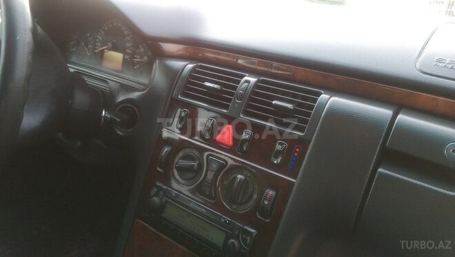 Mercedes E 240 2001, 243,000 km - 2.6 l - Bakı