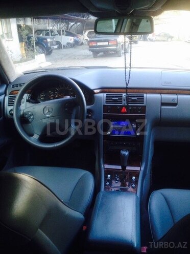 Mercedes E 320 2000, 283,000 km - 3.2 l - Bakı