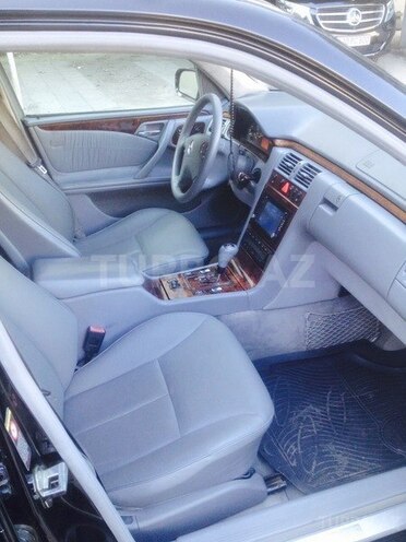 Mercedes E 320 2000, 283,000 km - 3.2 l - Bakı