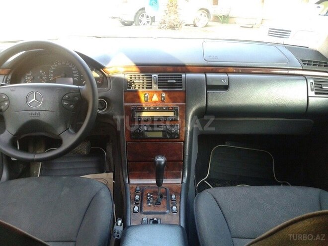 Mercedes E 220 2000, 224,000 km - 2.2 l - Bakı