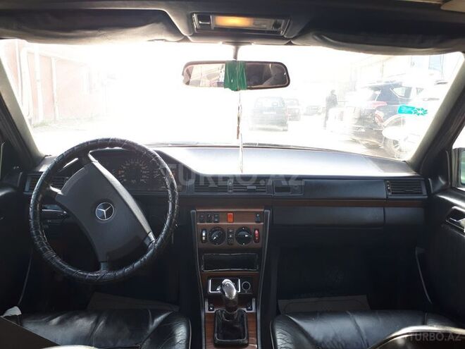 Mercedes E 260 1990, 285,000 km - 2.6 l - Bakı