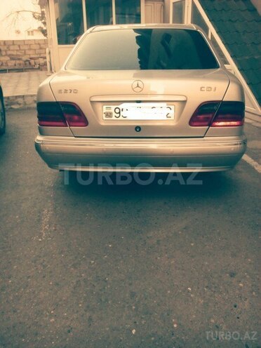Mercedes E 270 2000, 294,500 km - 2.7 l - Xırdalan