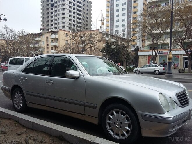 Mercedes E 240 2001, 178,000 km - 2.6 l - Bakı
