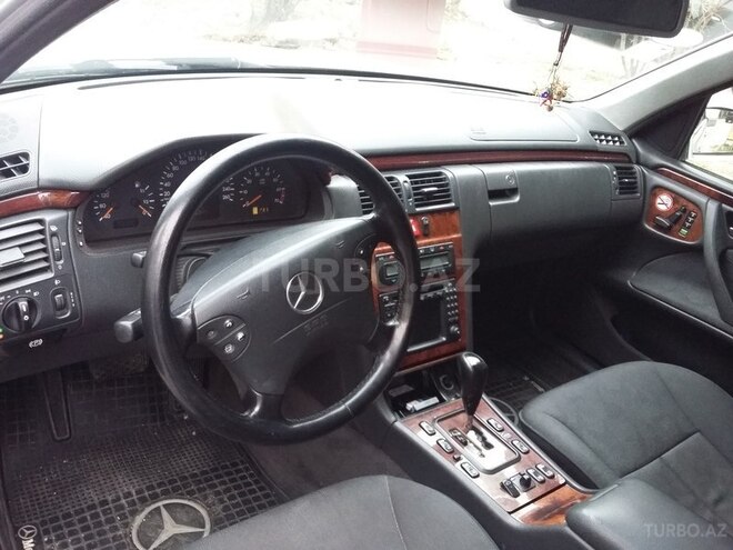 Mercedes E 240 2001, 178,000 km - 2.6 l - Bakı