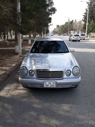 Mercedes E 240 1998, 289,000 km - 2.4 l - Sumqayıt