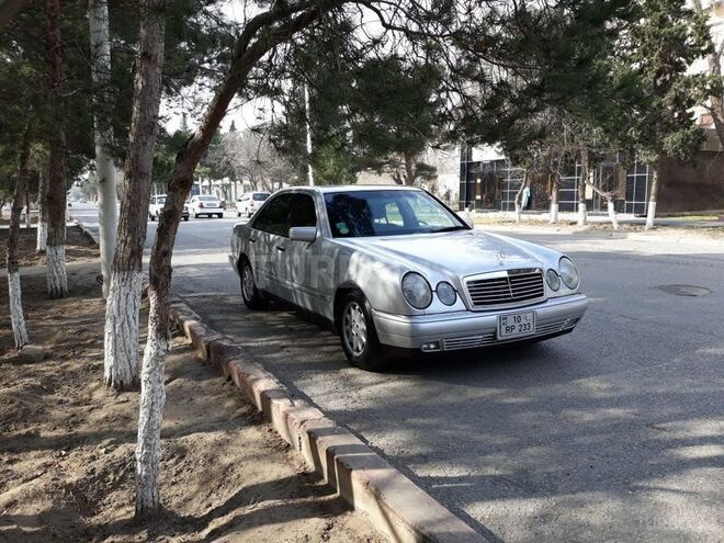 Mercedes E 240 1998, 289,000 km - 2.4 l - Sumqayıt
