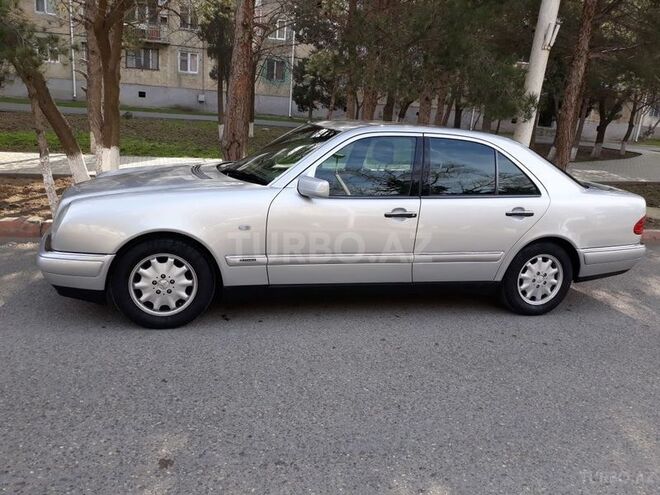 Mercedes E 240 1998, 289,000 km - 2.4 l - Sumqayıt
