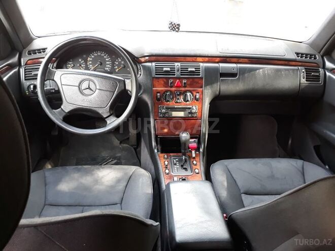 Mercedes E 240 1998, 289,000 km - 2.4 l - Sumqayıt