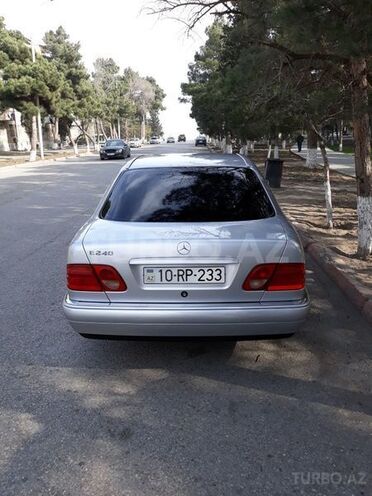 Mercedes E 240 1998, 289,000 km - 2.4 l - Sumqayıt